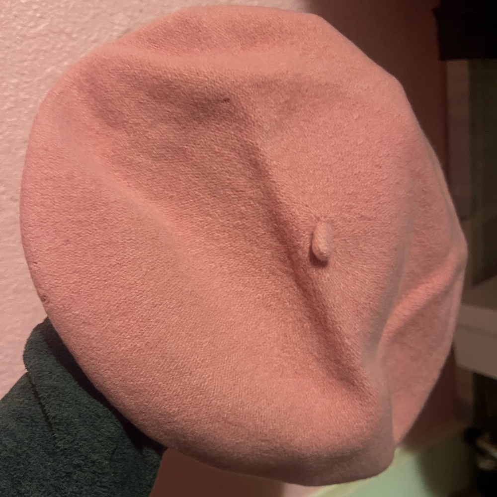 Preowned Pink berret france 100% Wool ☺️